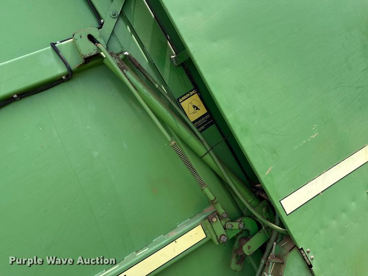 image for item EP0529 1985 John Deere 530 round baler