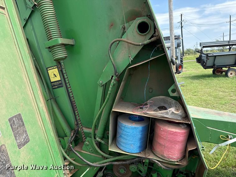 image for item EP0529 1985 John Deere 530 round baler