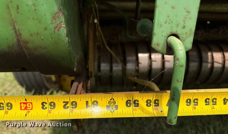 image for item EP0529 1985 John Deere 530 round baler