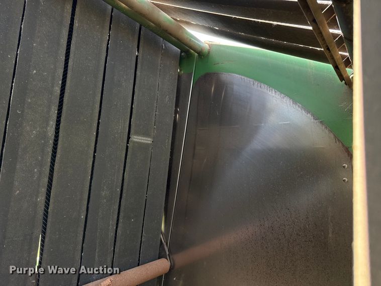 image for item EP0529 1985 John Deere 530 round baler