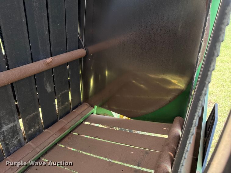 image for item EP0529 1985 John Deere 530 round baler