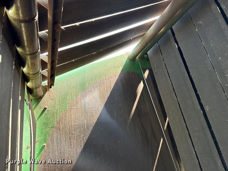 image for item EP0529 1985 John Deere 530 round baler