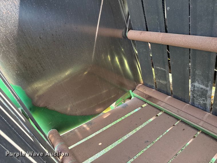 image for item EP0529 1985 John Deere 530 round baler