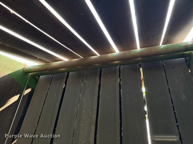 image for item EP0529 1985 John Deere 530 round baler