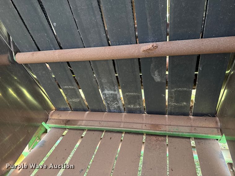 image for item EP0529 1985 John Deere 530 round baler