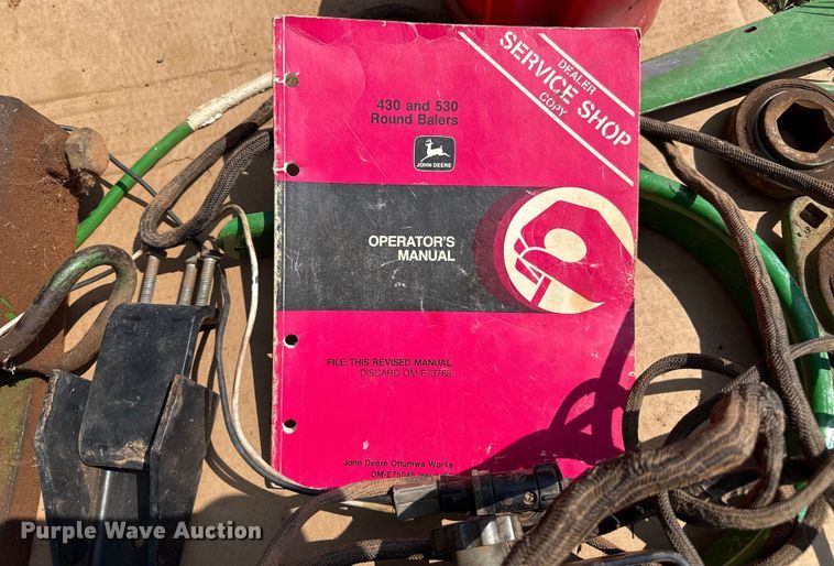 image for item EP0529 1985 John Deere 530 round baler