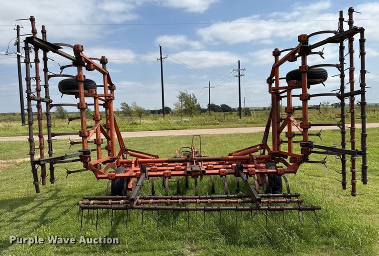 image for item EP0530 Allis Chalmers 1300 field cultivator