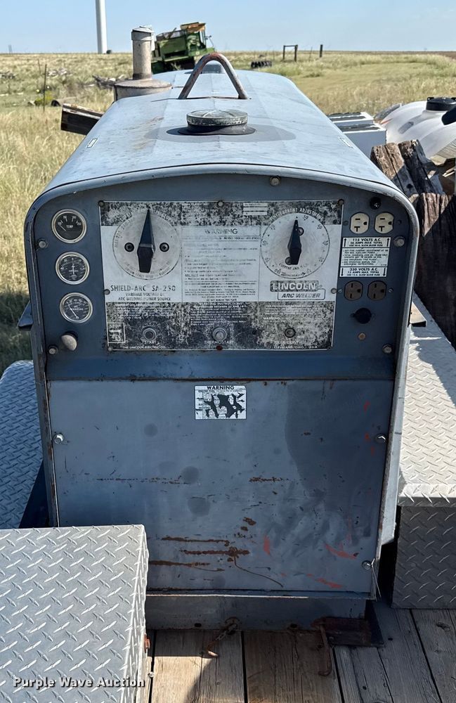 image for item EP0587 Lincoln Shield-Arc 250 welder/generator