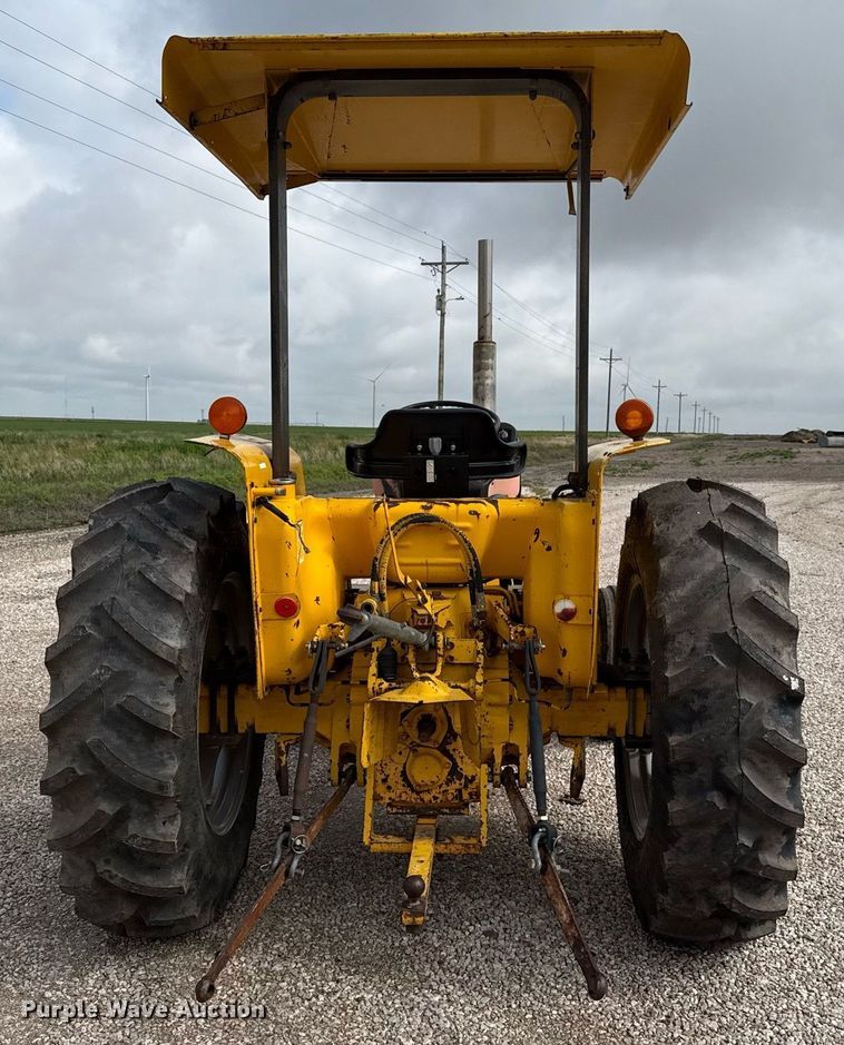 image for item EQ4942 1991 Case IH 495 tractor