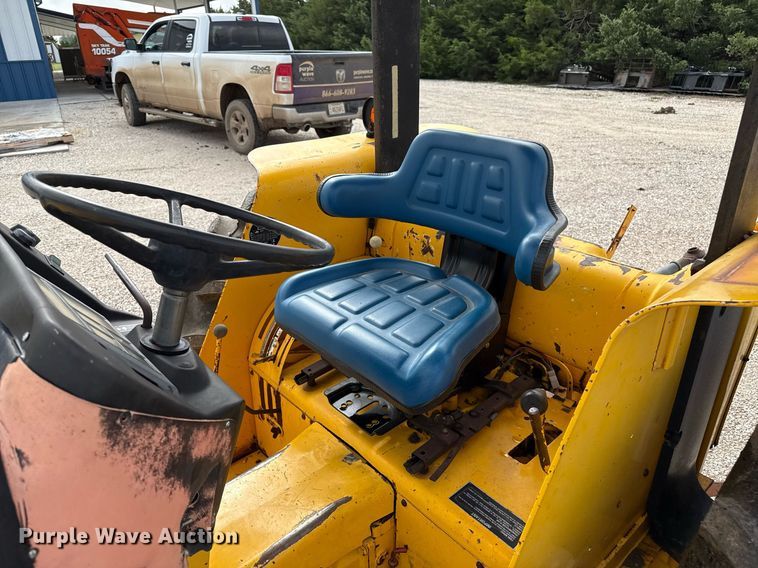 image for item EQ4942 1991 Case IH 495 tractor