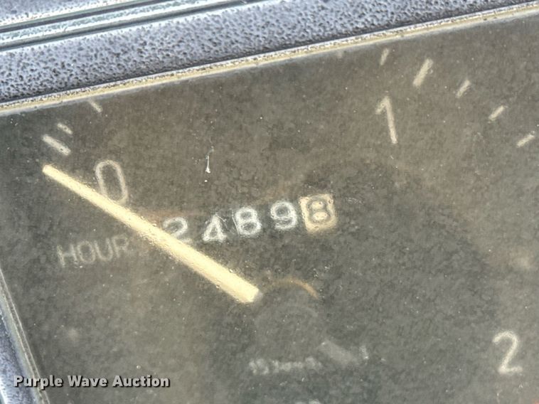 image for item EQ4942 1991 Case IH 495 tractor