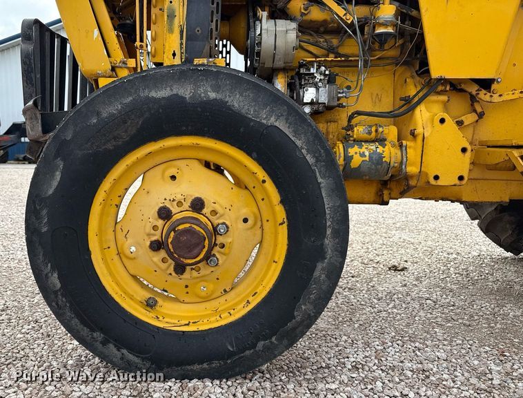 image for item EQ4942 1991 Case IH 495 tractor