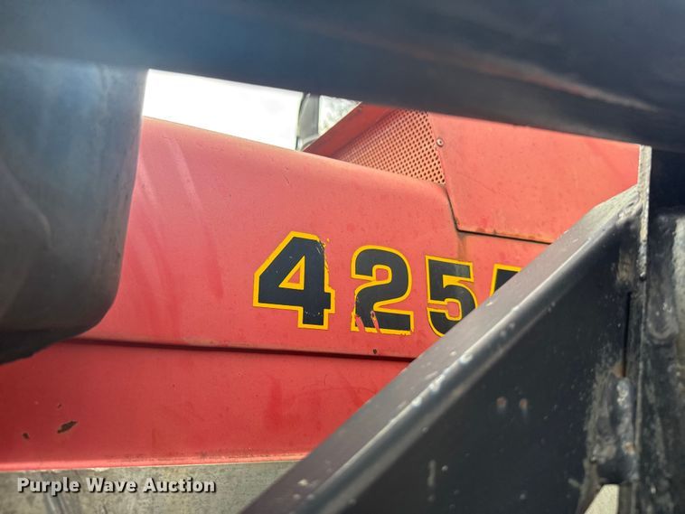 image for item ER2325 Belarus 425A MFWD tractor