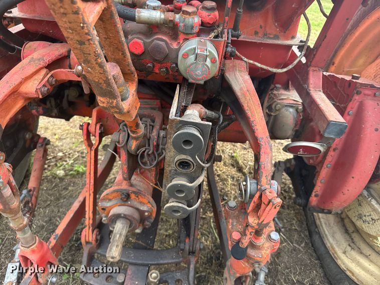 image for item ER2325 Belarus 425A MFWD tractor