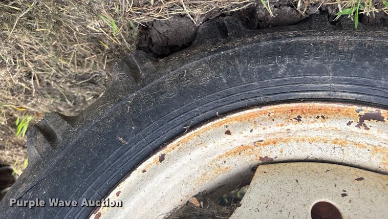 image for item ER2325 Belarus 425A MFWD tractor