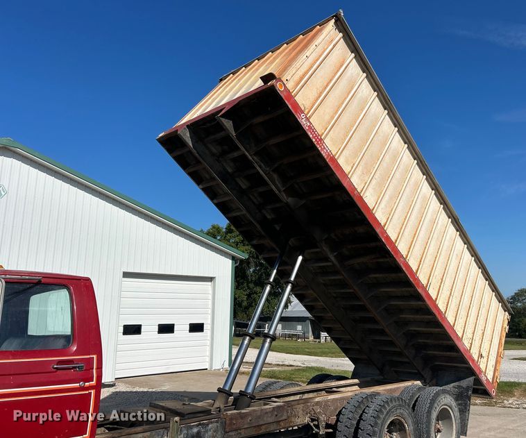 image for item ET3104 1980 Ford  grain truck