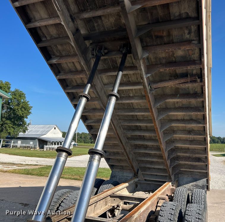 image for item ET3104 1980 Ford  grain truck