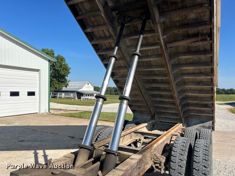 image for item ET3104 1980 Ford  grain truck