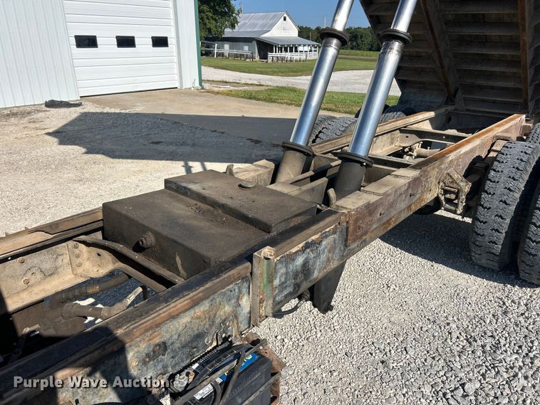 image for item ET3104 1980 Ford  grain truck