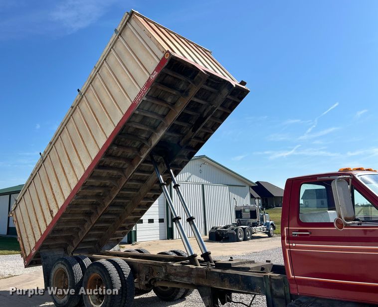 image for item ET3104 1980 Ford  grain truck