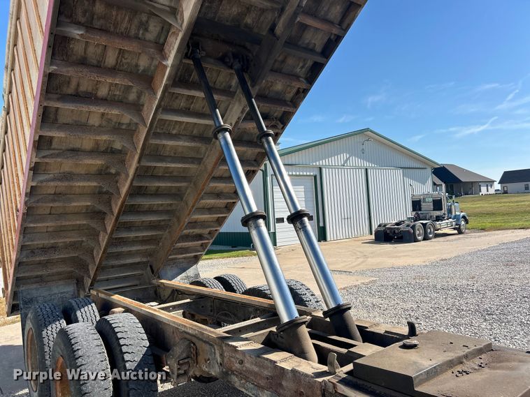 image for item ET3104 1980 Ford  grain truck