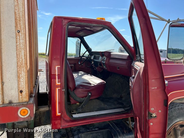 image for item ET3104 1980 Ford  grain truck