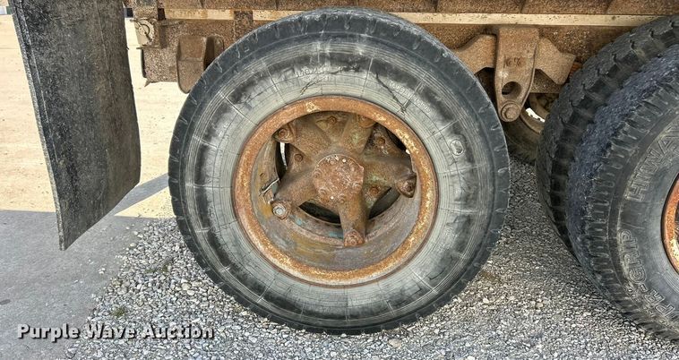 image for item ET3104 1980 Ford  grain truck