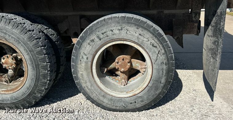 image for item ET3104 1980 Ford  grain truck