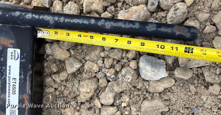 image for item ET4505 Tri-L three point bale spear