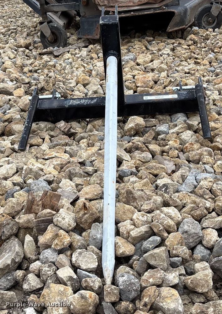 image for item ET4506 Tri-L three point bale spear