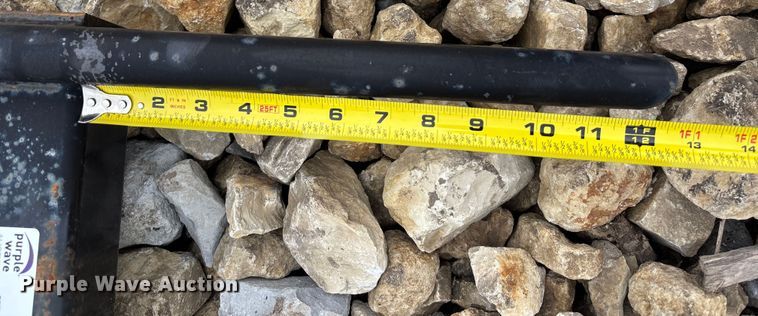 image for item ET4506 Tri-L three point bale spear