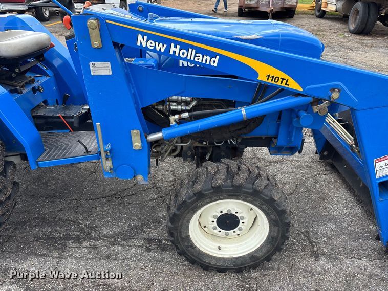 image for item ET4511 2008 New Holland T1520 MFWD tractor