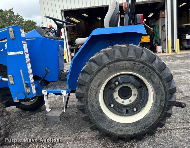 image for item ET4511 2008 New Holland T1520 MFWD tractor