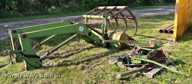 image for item ET4547 John Deere loader