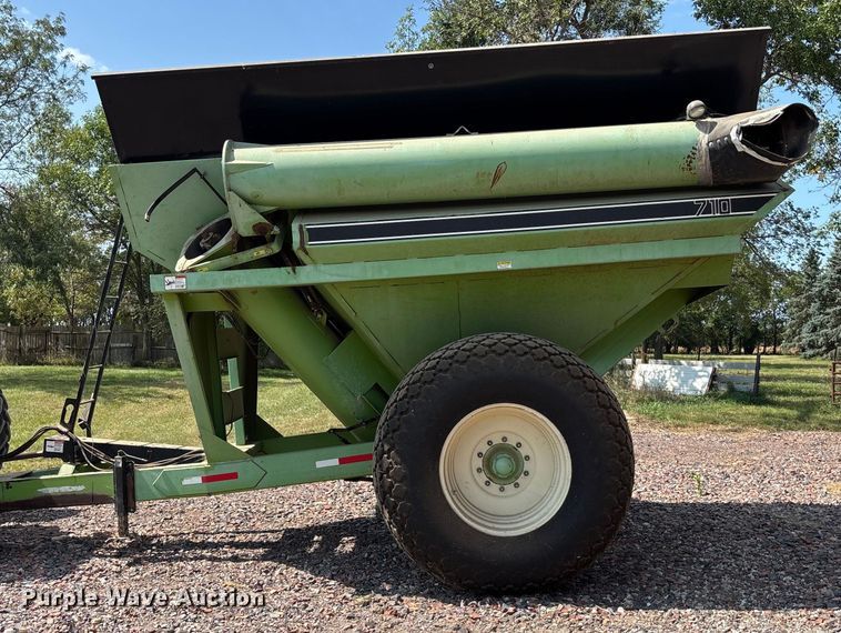 image for item ET4548 Parker 710 grain cart