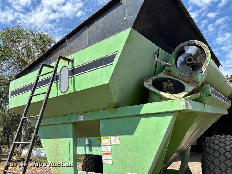 image for item ET4548 Parker 710 grain cart