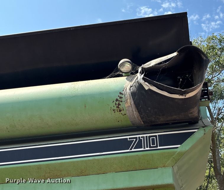 image for item ET4548 Parker 710 grain cart