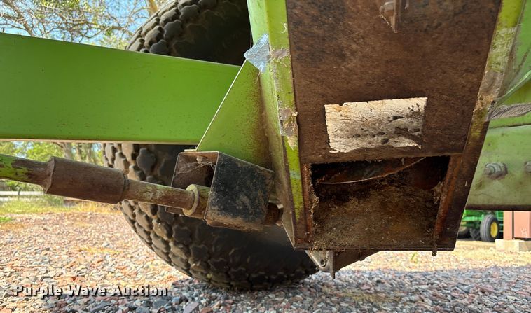 image for item ET4548 Parker 710 grain cart