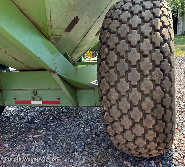 image for item ET4548 Parker 710 grain cart