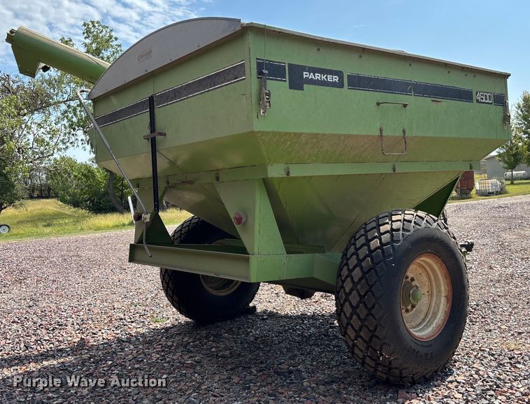 image for item ET4549 Parker 4500 grain cart