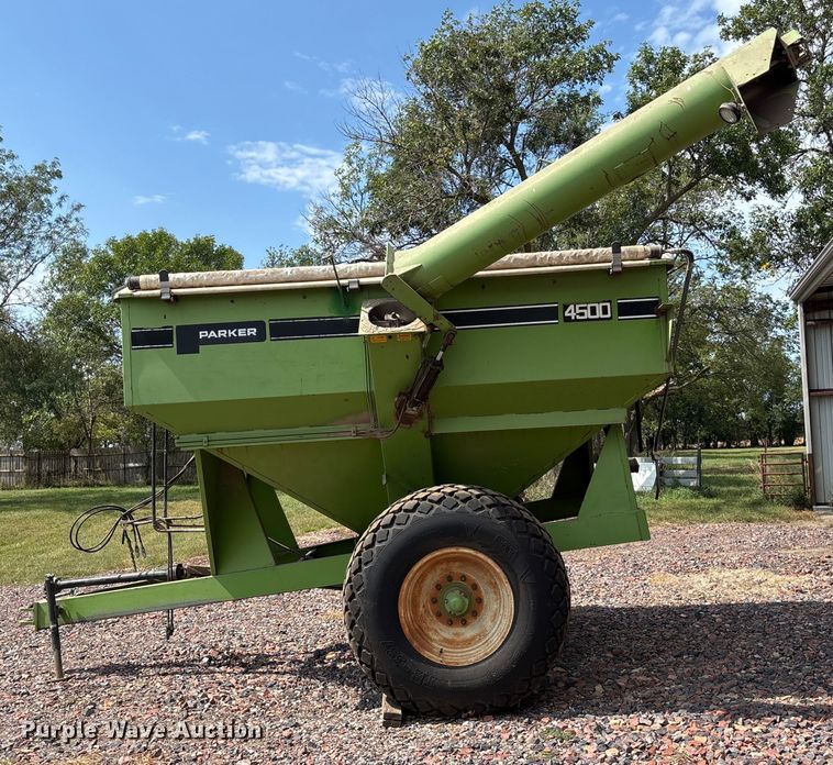 image for item ET4549 Parker 4500 grain cart
