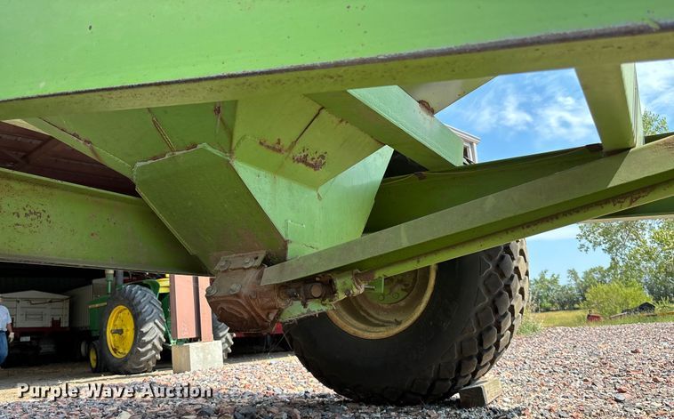 image for item ET4549 Parker 4500 grain cart