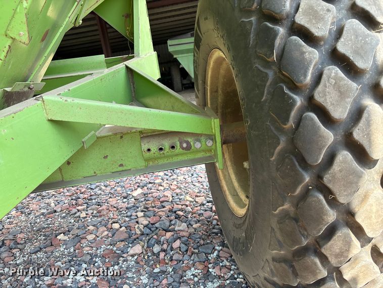 image for item ET4549 Parker 4500 grain cart