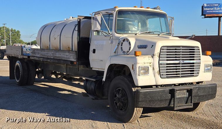 image for item EV1621 1993 Ford LN8000 flatbed truck