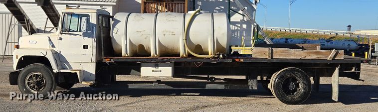 image for item EV1621 1993 Ford LN8000 flatbed truck