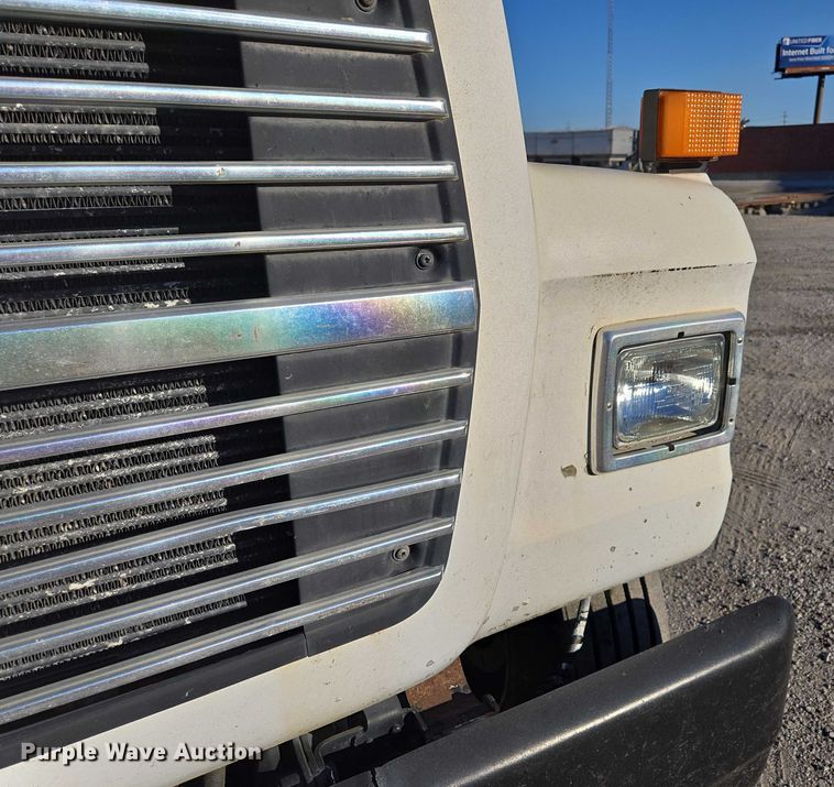 image for item EV1621 1993 Ford LN8000 flatbed truck