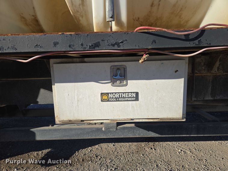 image for item EV1621 1993 Ford LN8000 flatbed truck