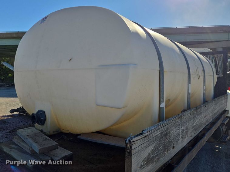 image for item EV1621 1993 Ford LN8000 flatbed truck