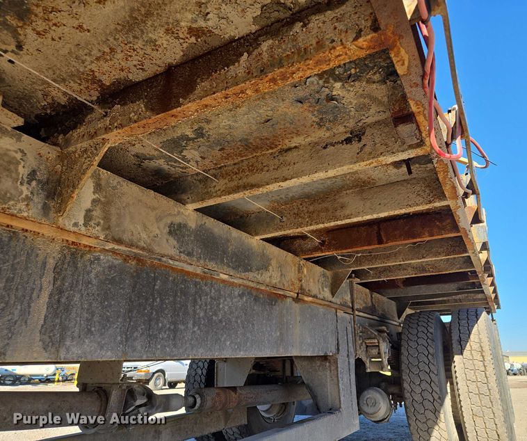 image for item EV1621 1993 Ford LN8000 flatbed truck