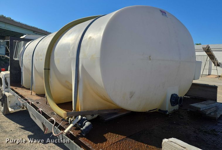 image for item EV1621 1993 Ford LN8000 flatbed truck